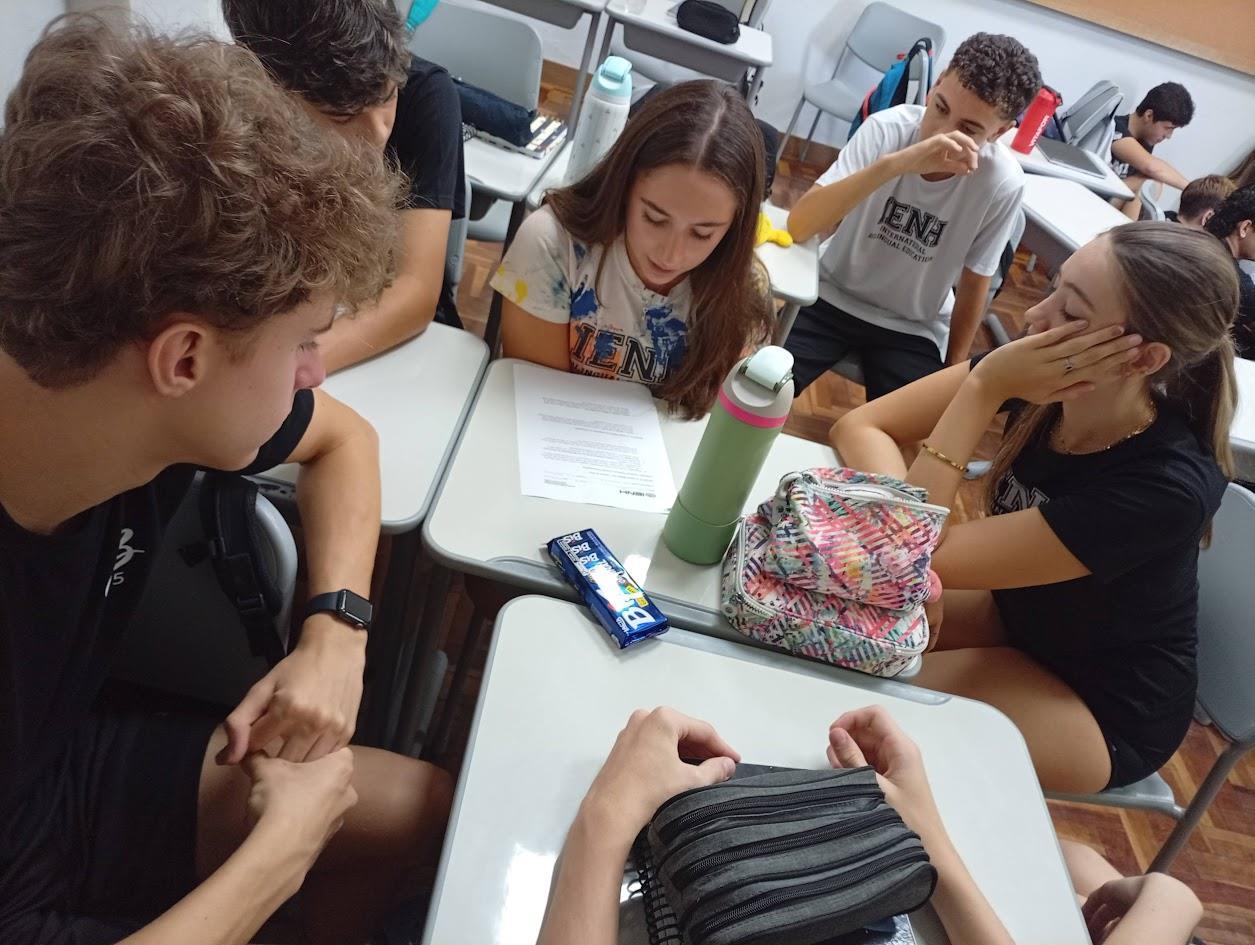 Estudantes da Unidade Fundação Evangélica desenvolvem soluções criativas para desafios sociais