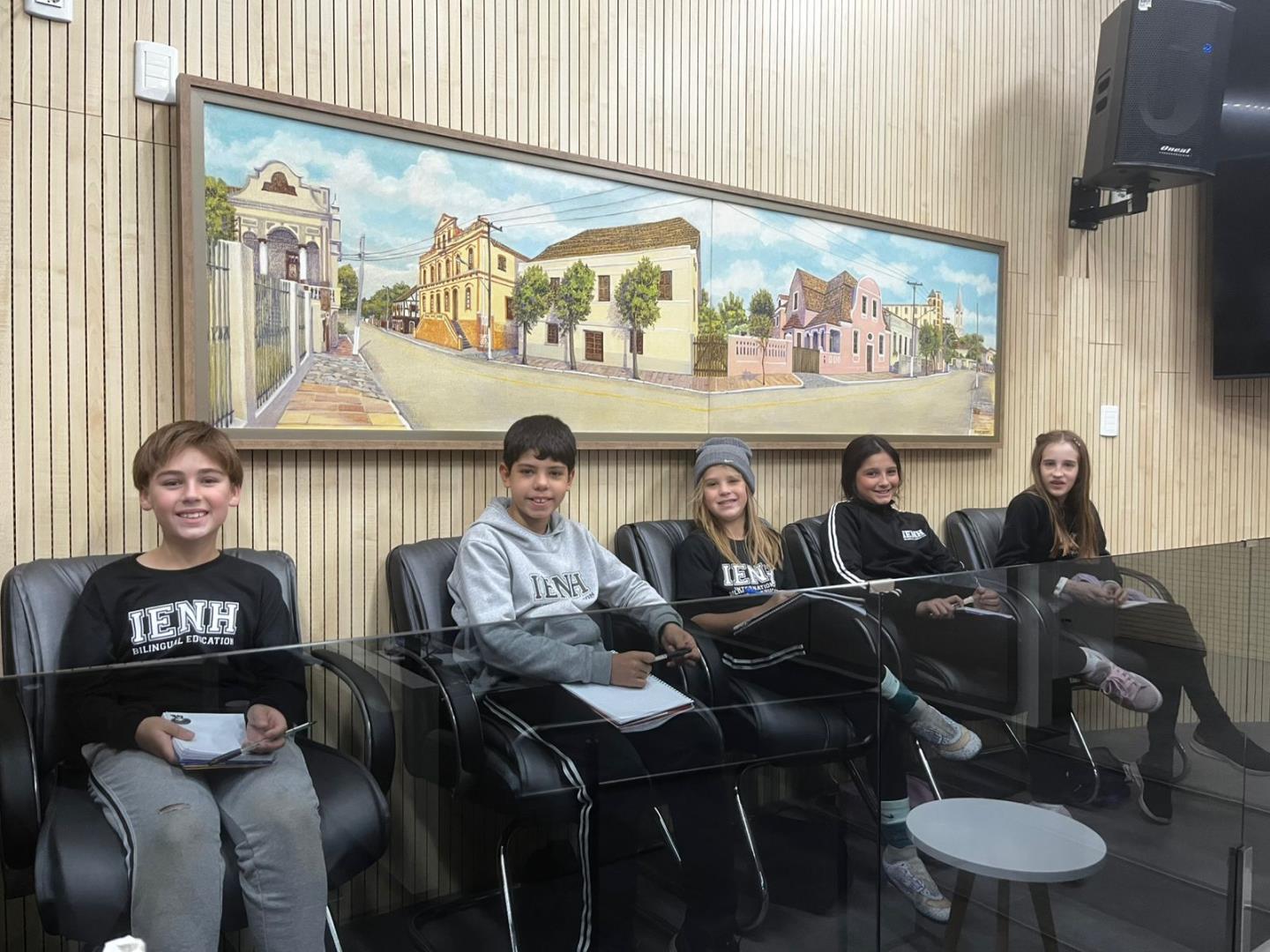 Estudantes participam de formação para atuação como mesários no Projeto Vereador Mirim 2026