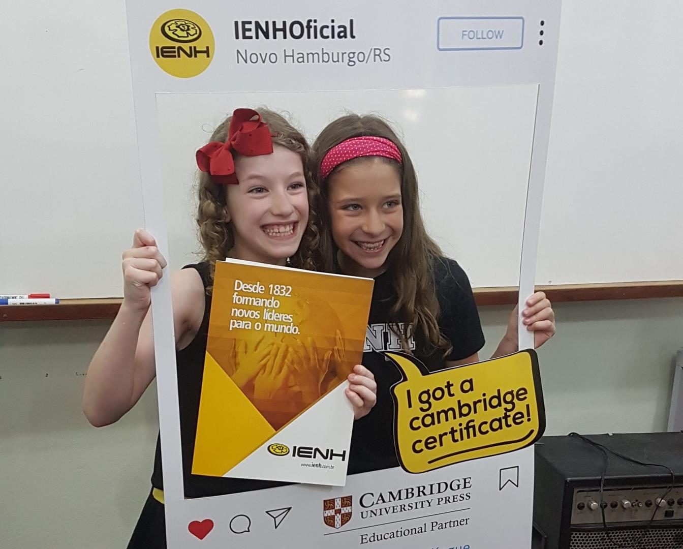 Estudantes recebem certificados de Cambridge pelo desempenho nos exames de língua inglesa Estudantes recebem certificados de Cambridge pelo desempenho nos exames de língua inglesa