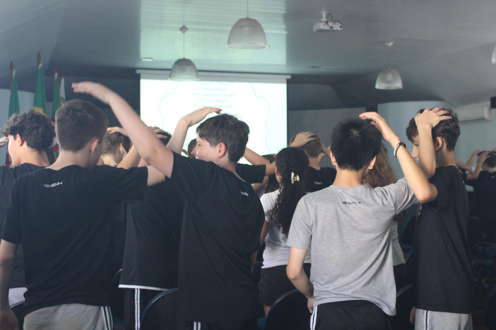 Estudantes vivenciam momento de reflexão na Unidade Fundação Evangélica