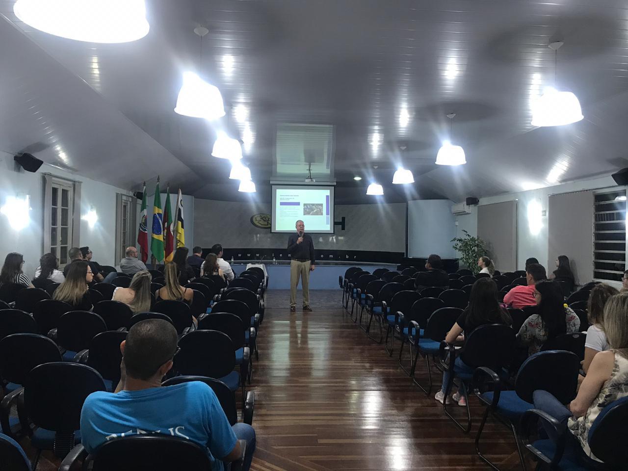 Evento promovido pela Faculdade IENH discute as necessidades das organizações