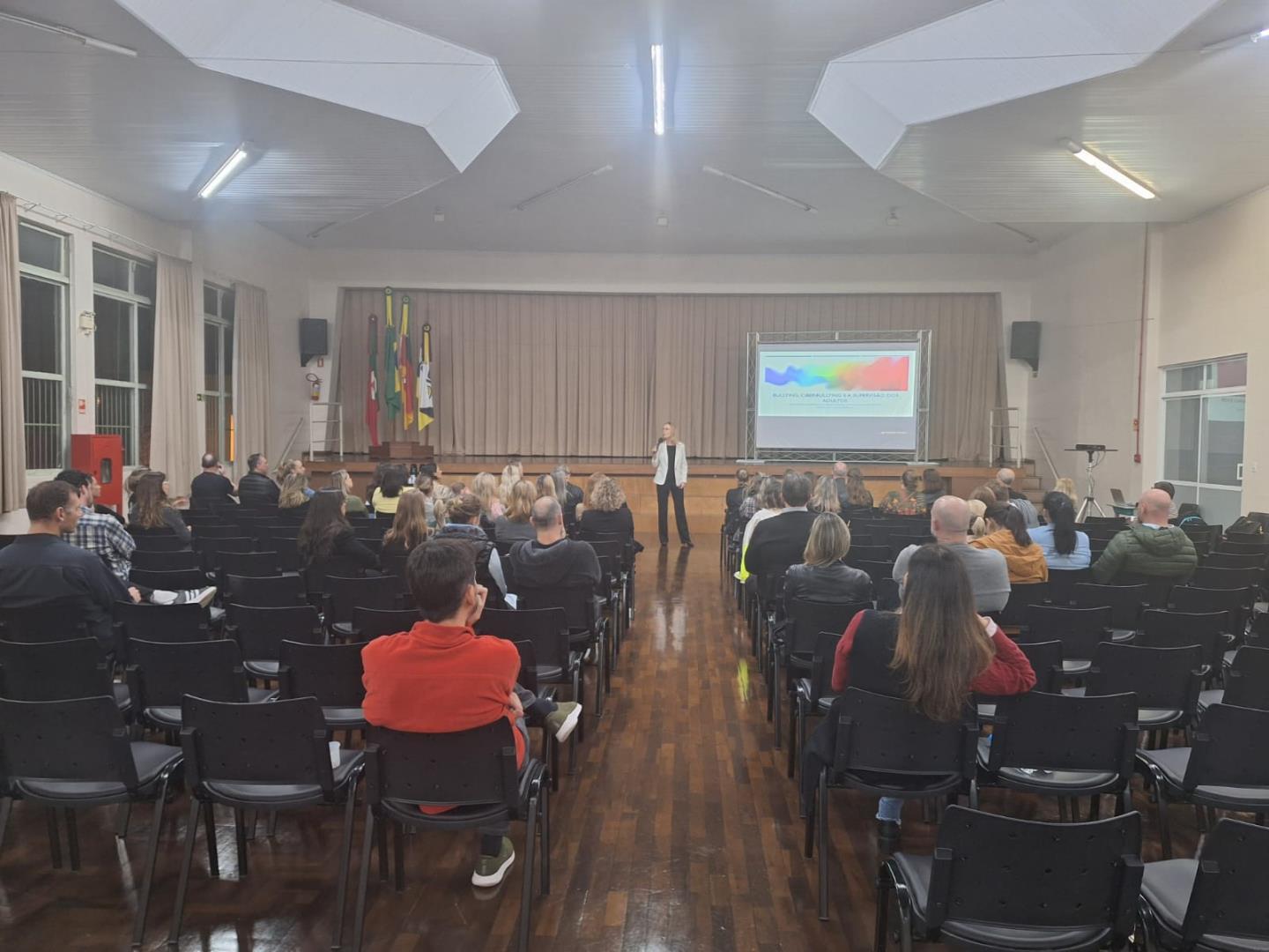 Famílias da Unidade Oswaldo Cruz participam de palestra sobre bullying e ciberbullying