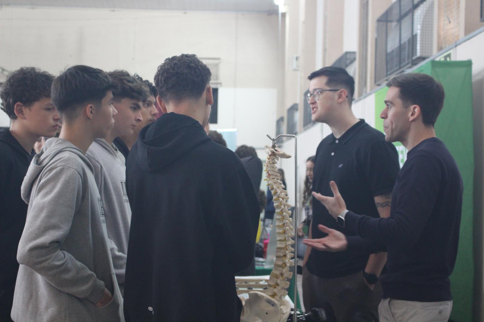 Feira de Profissões aproxima estudantes do Ensino Médio do mercado e das universidades