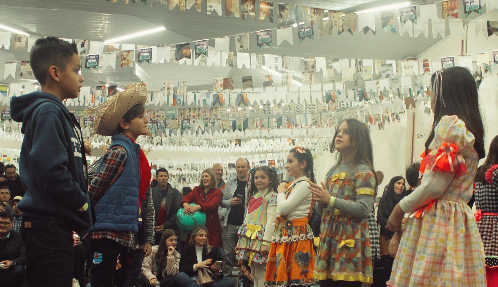 Festa Junina anima a noite da Unidade Oswaldo Cruz com muita tradição e alegria