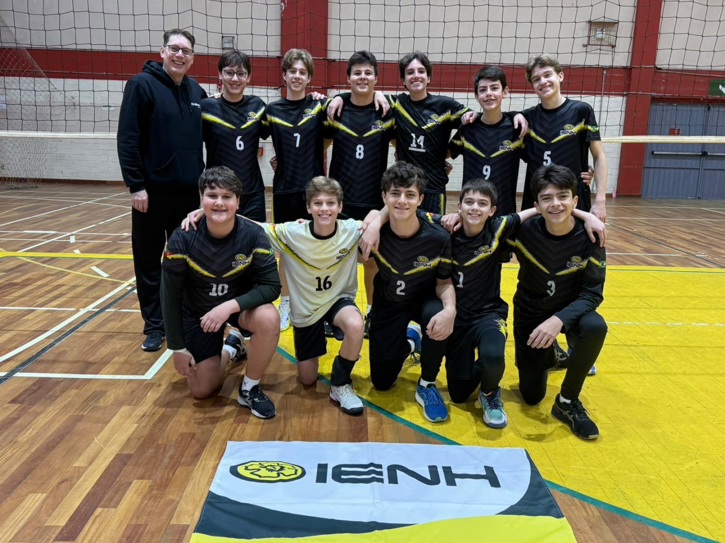 Final de mês com muitos jogos e conquistas para o voleibol da IENH