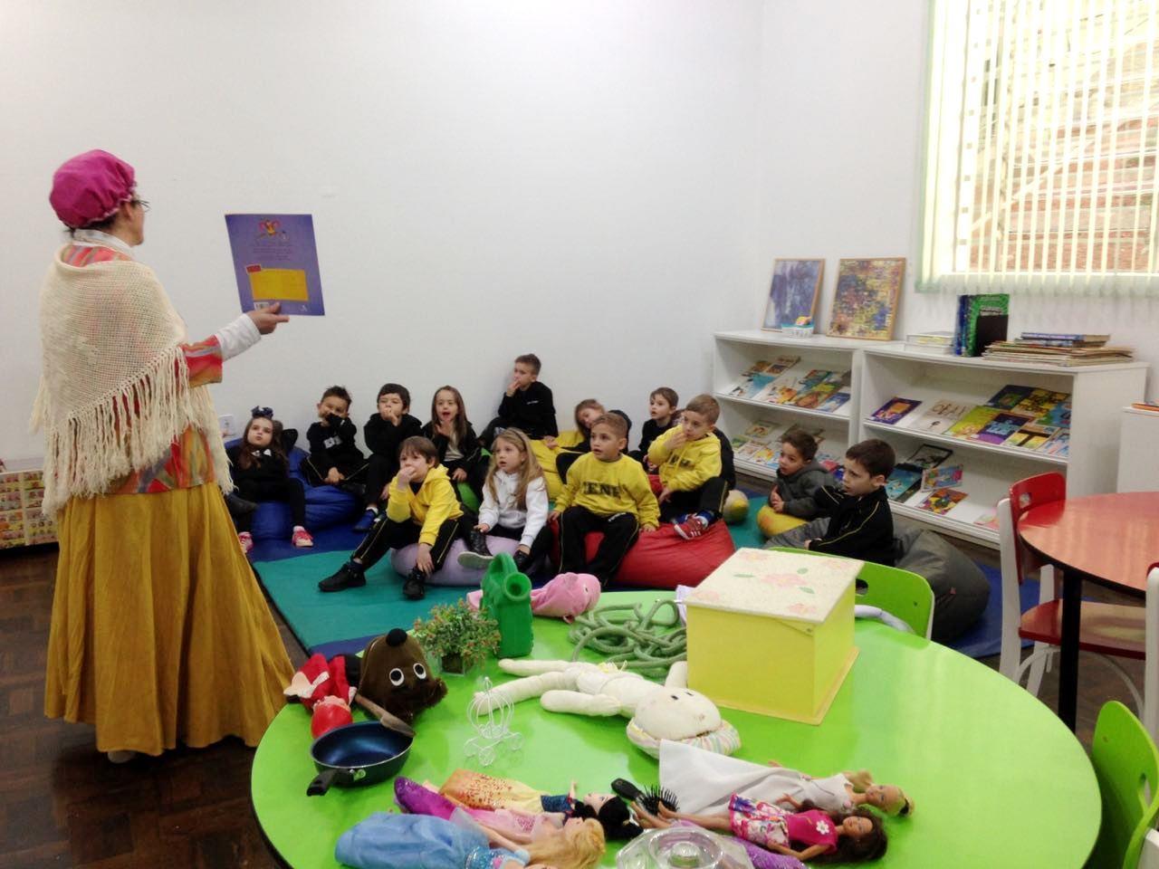Folclore é tema da hora do conto na Educação Infantil da Unidade Oswaldo Cruz Folclore é tema da hora do conto na Educação Infantil da Unidade Oswaldo Cruz
