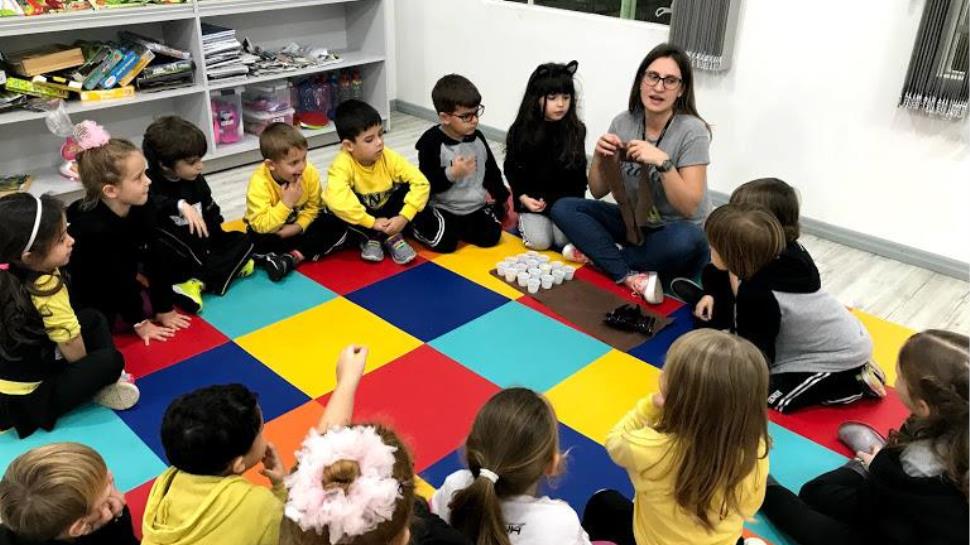 Frutas são tema de projeto de estudos na Educação Infantil Bilíngue Frutas são tema de projeto de estudos na Educação Infantil Bilíngue