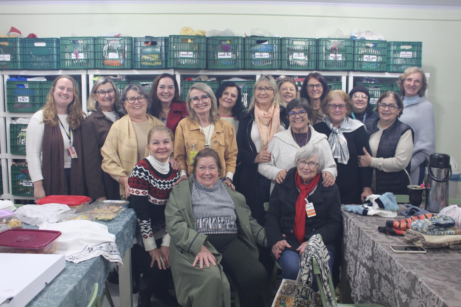 Grupo Ellos celebra solidariedade, homenagens e dedicação em reunião festiva na IENH