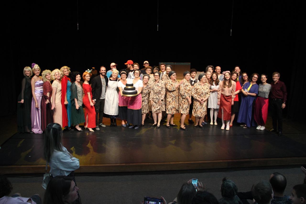 Grupos de teatro da IENH apresentam peça em homenagem ao aniversário da Instituição