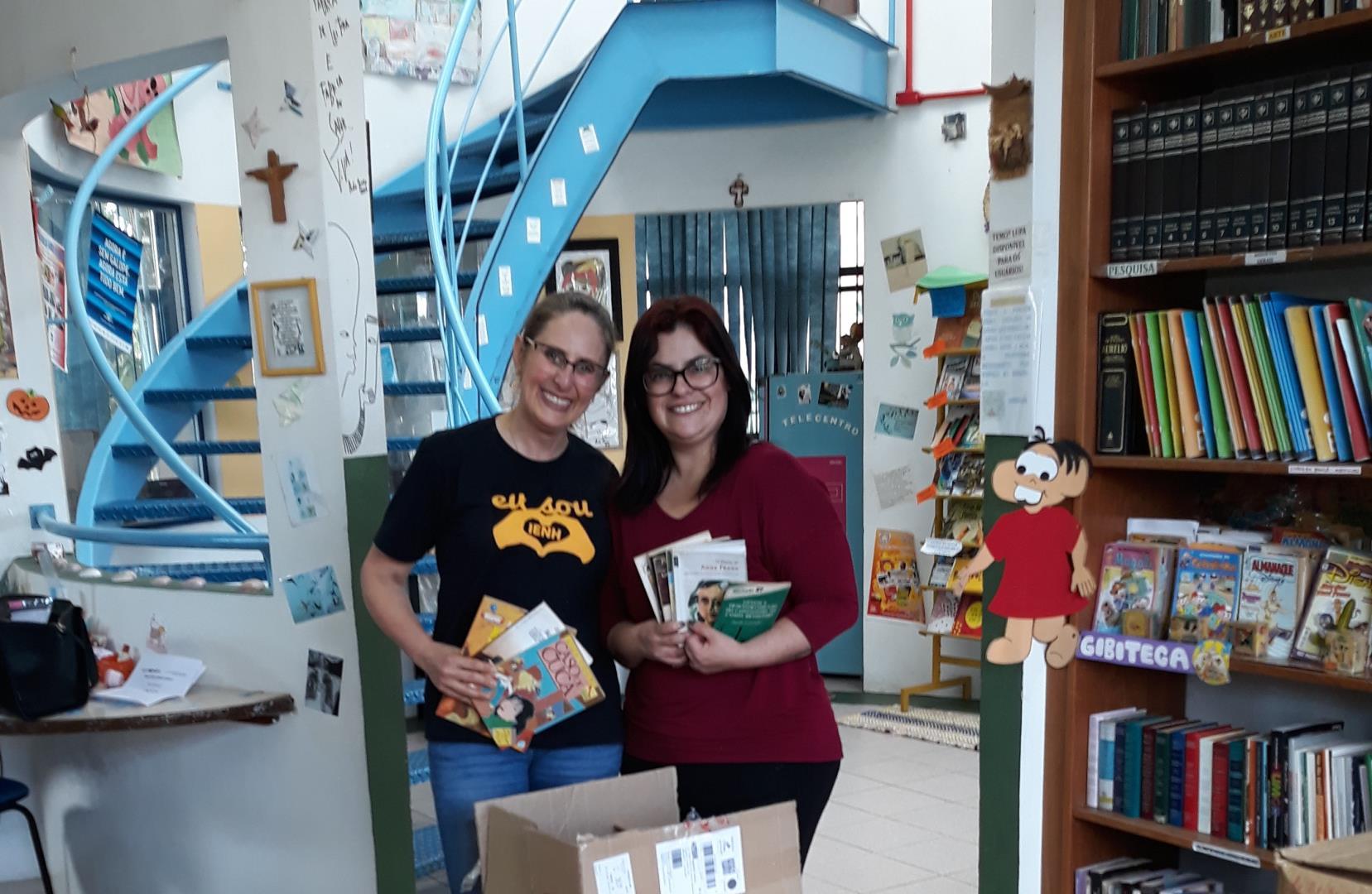 IENH doa livros para Biblioteca Fábrica do Saber