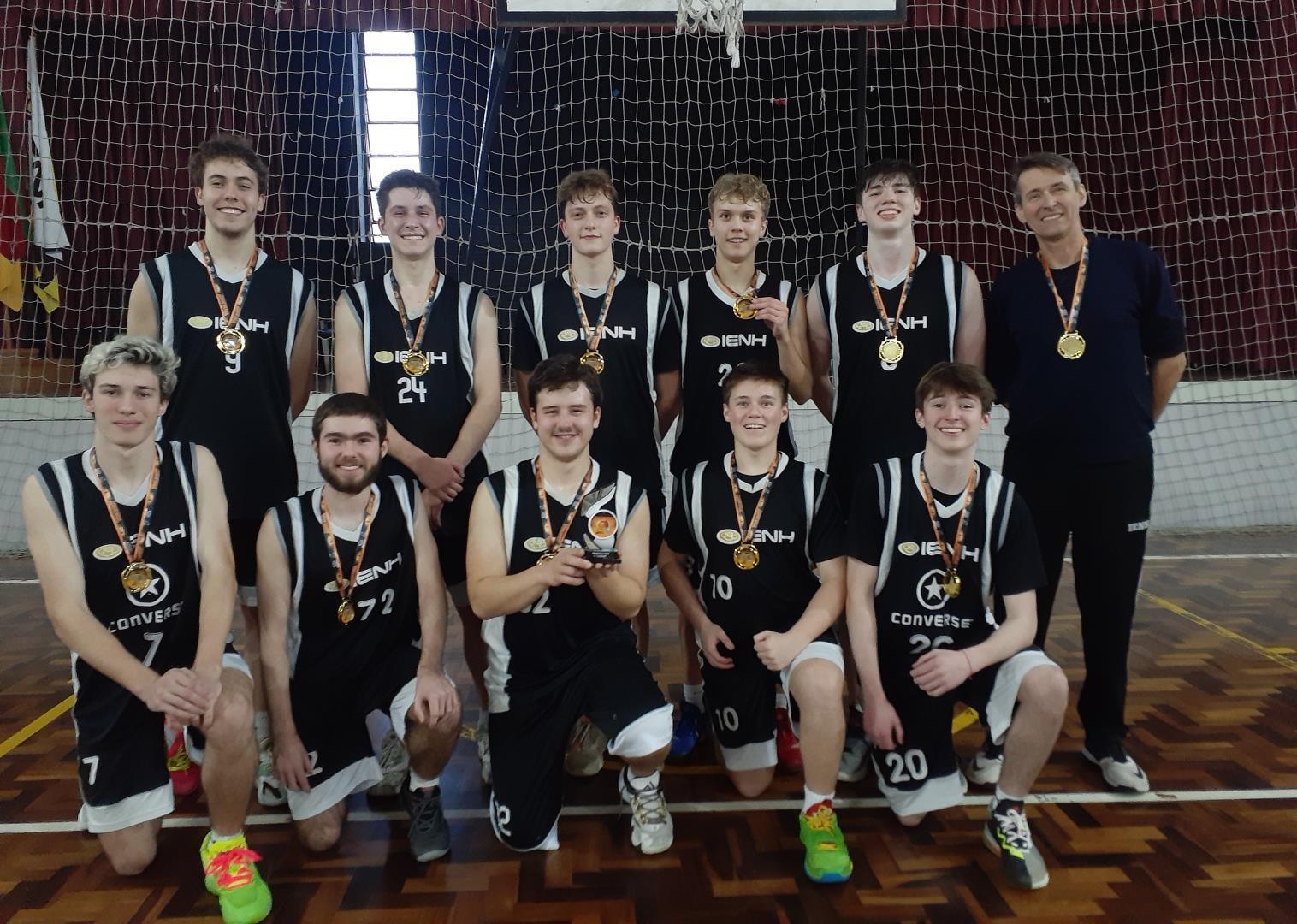 IENH é campeã da etapa meridional de basquete sub-18 masculino na ONASE