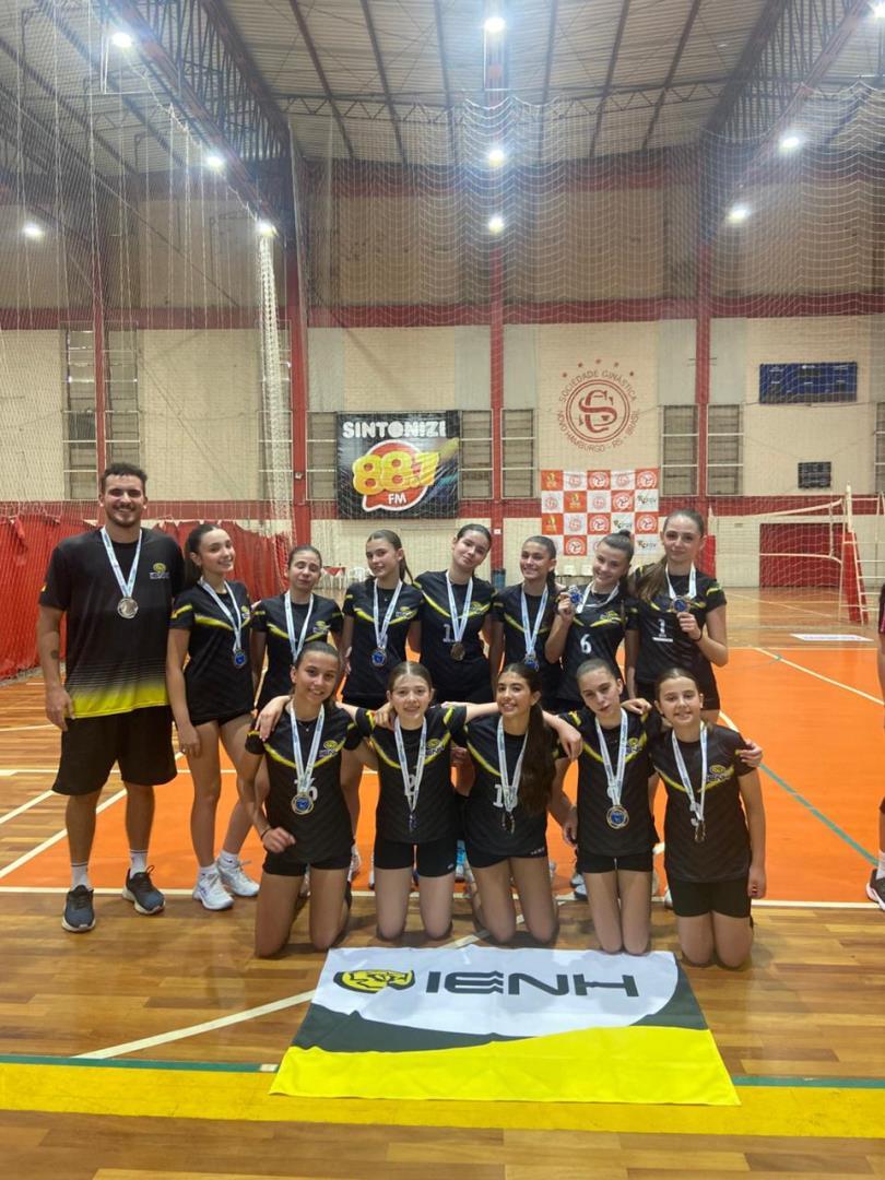 IENH encerra a semana de voleibol na Olimpíada Escolar com muitas medalhas