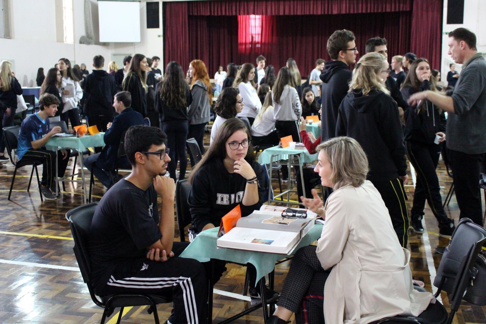 IENH promove Feira de Profissões para alunos do Ensino Médio