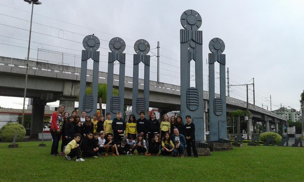 Imersão na Língua Inglesa proporciona city tour para alunos do Pindorama