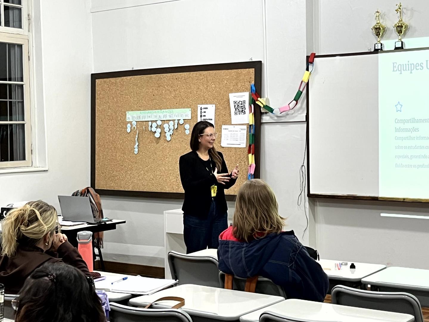 Inclusão e aprendizagem são temas de aula ministrada no curso de Psicologia