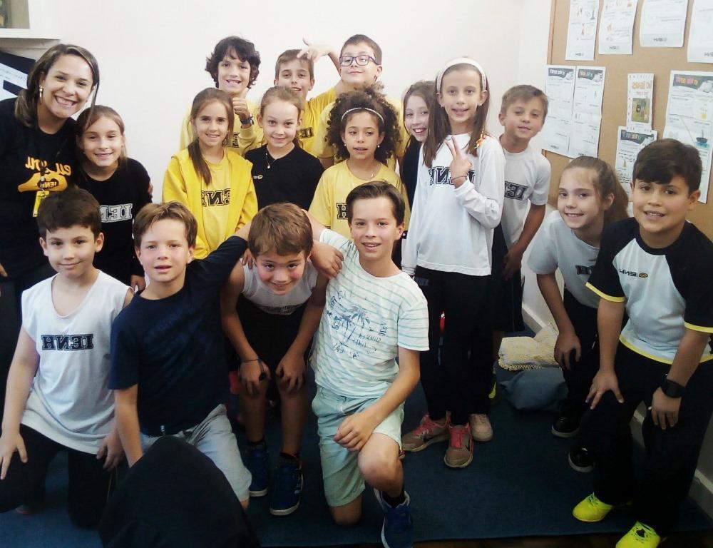 Inglês na prática: alunos dos 3ºs anos recebem visitas da Alemanha e dos Estados Unidos Inglês na prática: alunos dos 3ºs anos recebem visitas da Alemanha e dos Estados Unidos