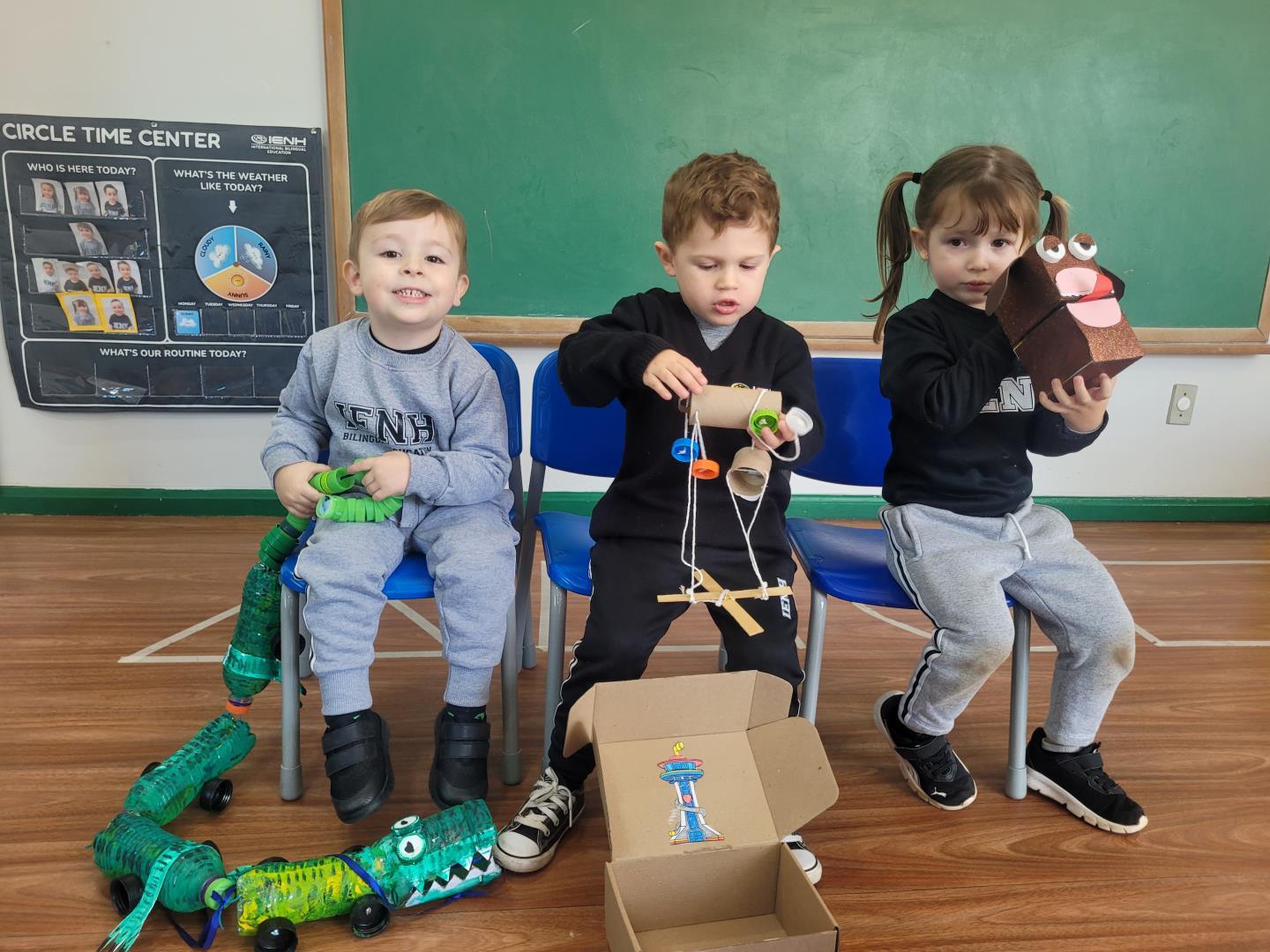 Kindergarten 2 da Unidade Pindorama confecciona temas de casa a partir de materiais recicláveis
