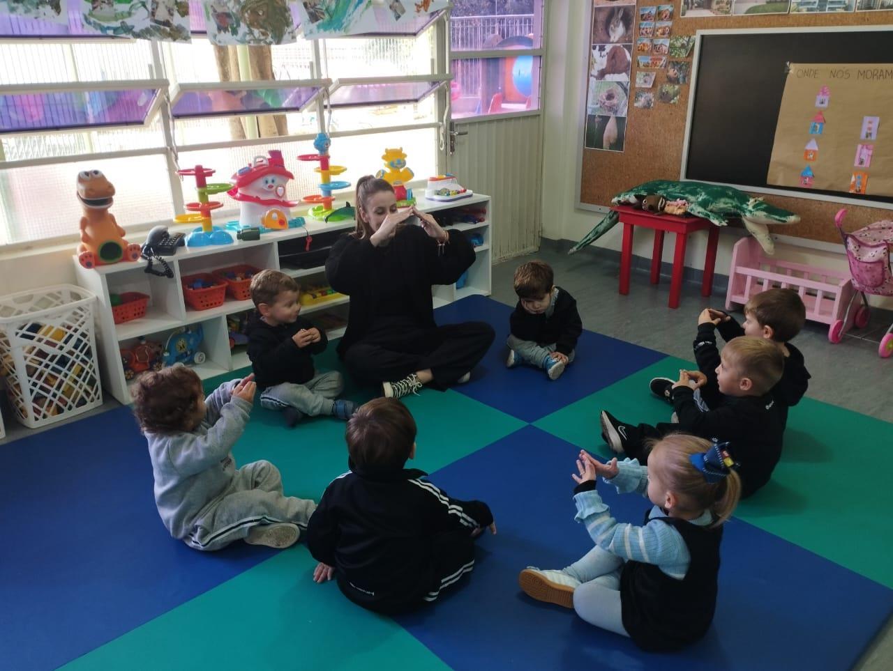 Kindergarten 2A da Unidade Oswaldo Cruz inicia projeto investigativo sobre moradias