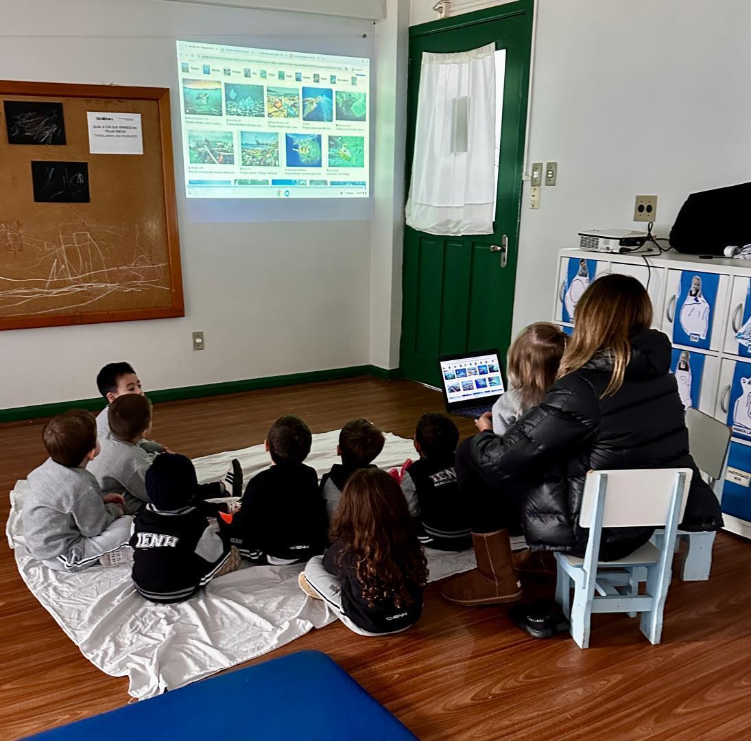 Kindergarten 3A da Unidade Pindorama exploram arte e sustentabilidade com inspiração em Vik Muniz