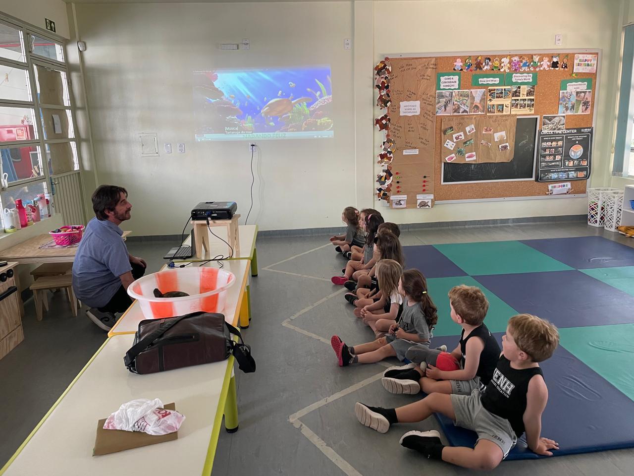 Kindergarten 3B da Unidade Oswaldo Cruz recebe visita de Biólogo  