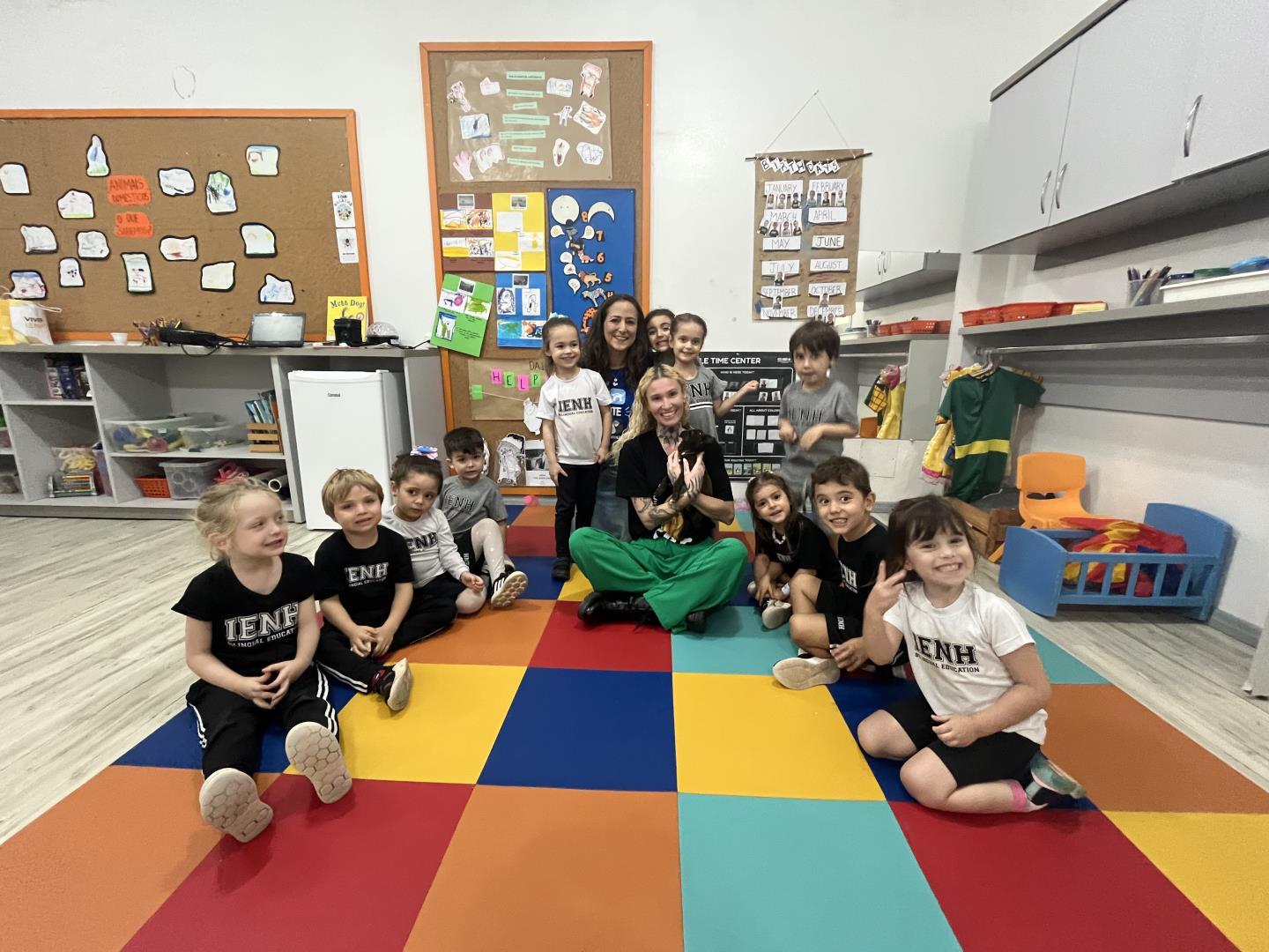 Kindergarten 4B da Unidade Oswaldo Cruz recebe visita de ONG Campo Bom pra Cachorro