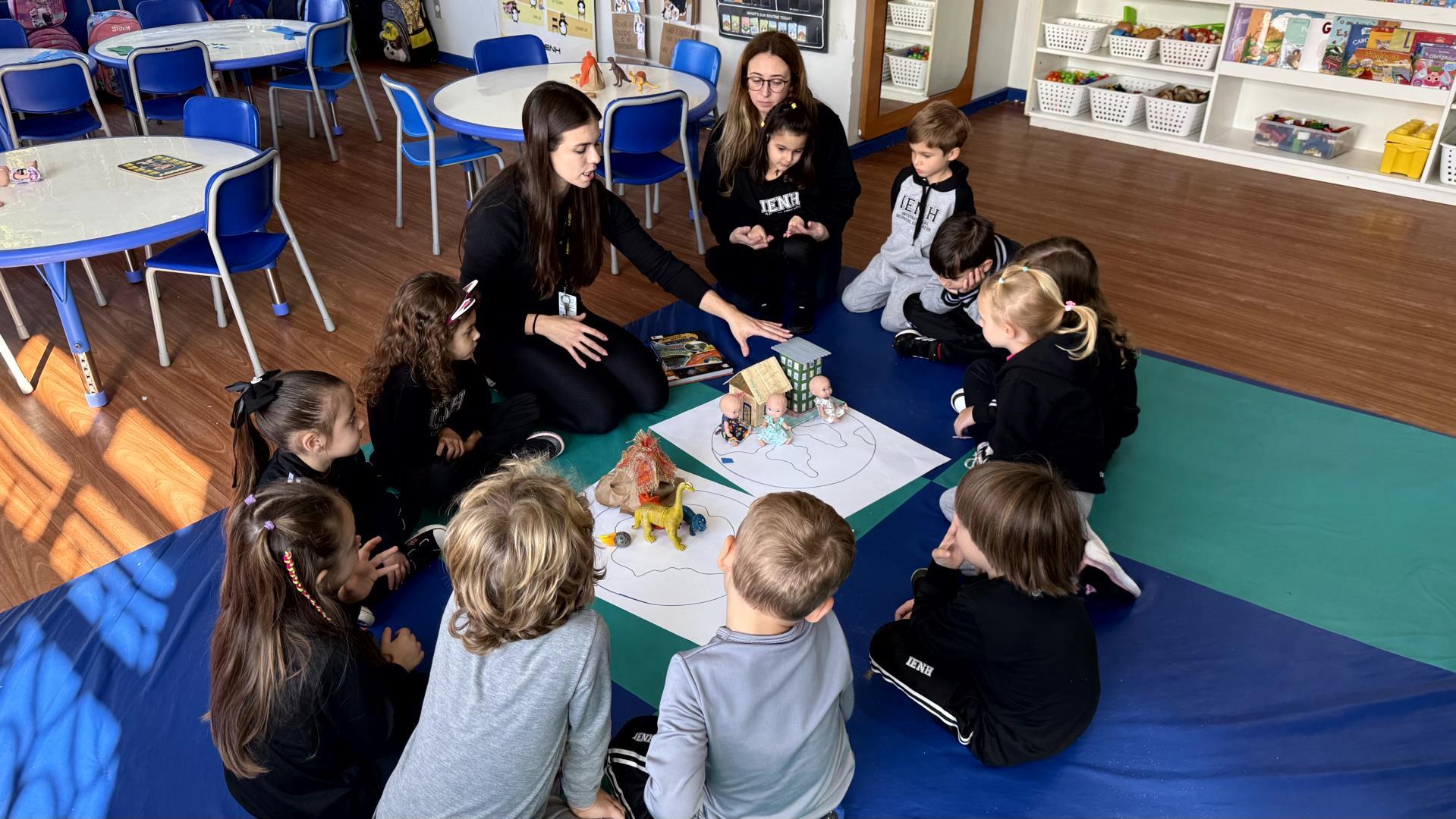 Kindergarten 4B da Unidade Pindorama investiga a história da Terra e o mundo dos dinossauros