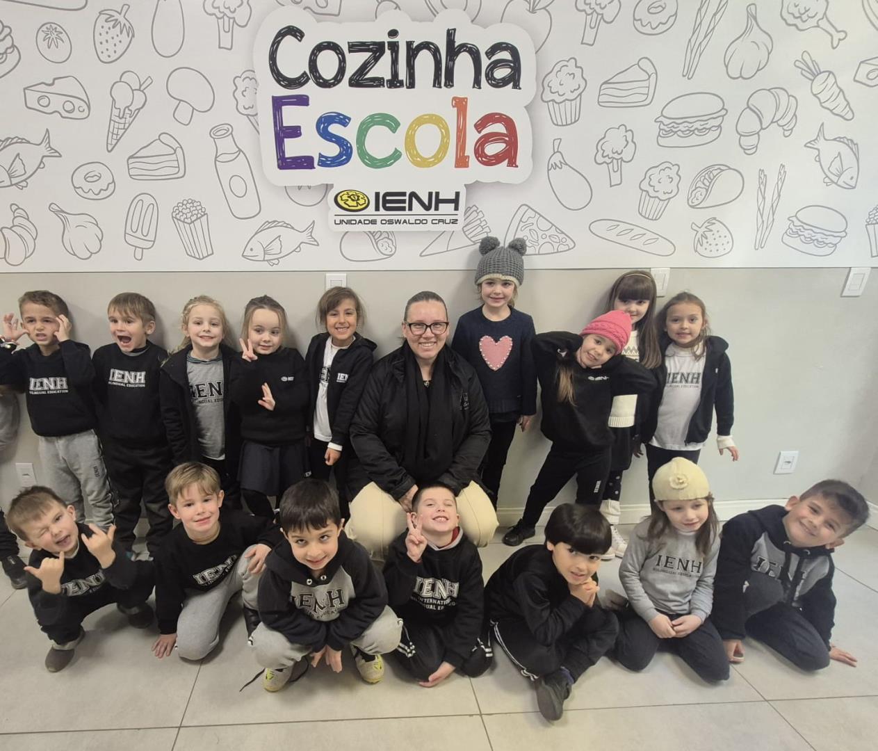 Kindergarten 5C da Unidade Oswaldo Cruz produz velas de cera de abelhas  