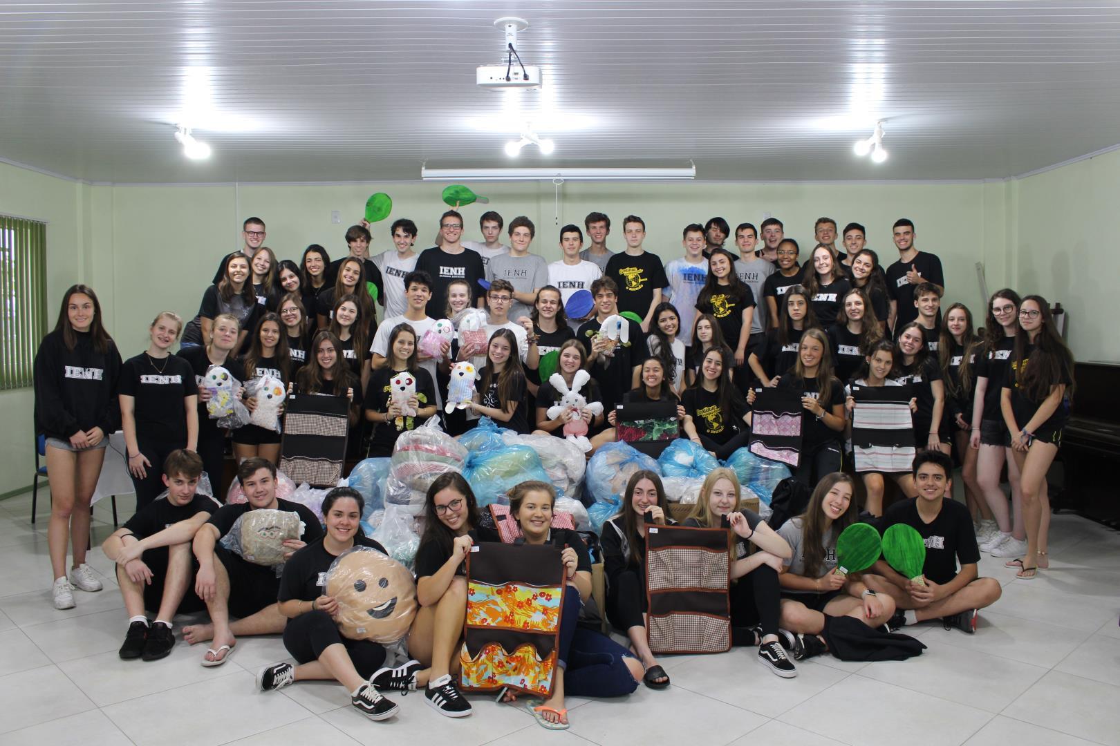 Lição de solidariedade e sustentabilidade: alunos da IENH constroem brinquedos para doação