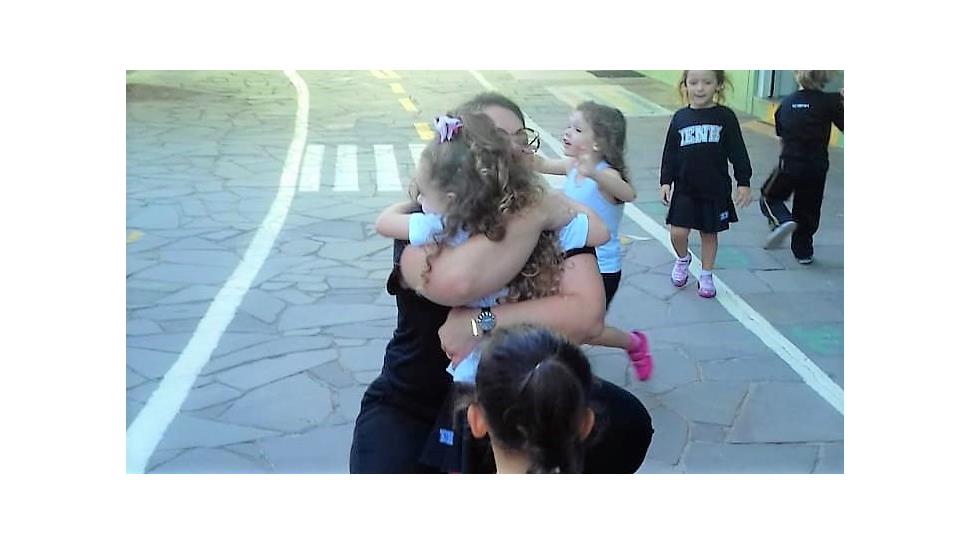 Mensagens de carinho e abraços são distribuídos por alunos Educação Infantil da Unidade Oswaldo Cruz Mensagens de carinho e abraços são distribuídos por alunos Educação Infantil da Unidade Oswaldo Cruz