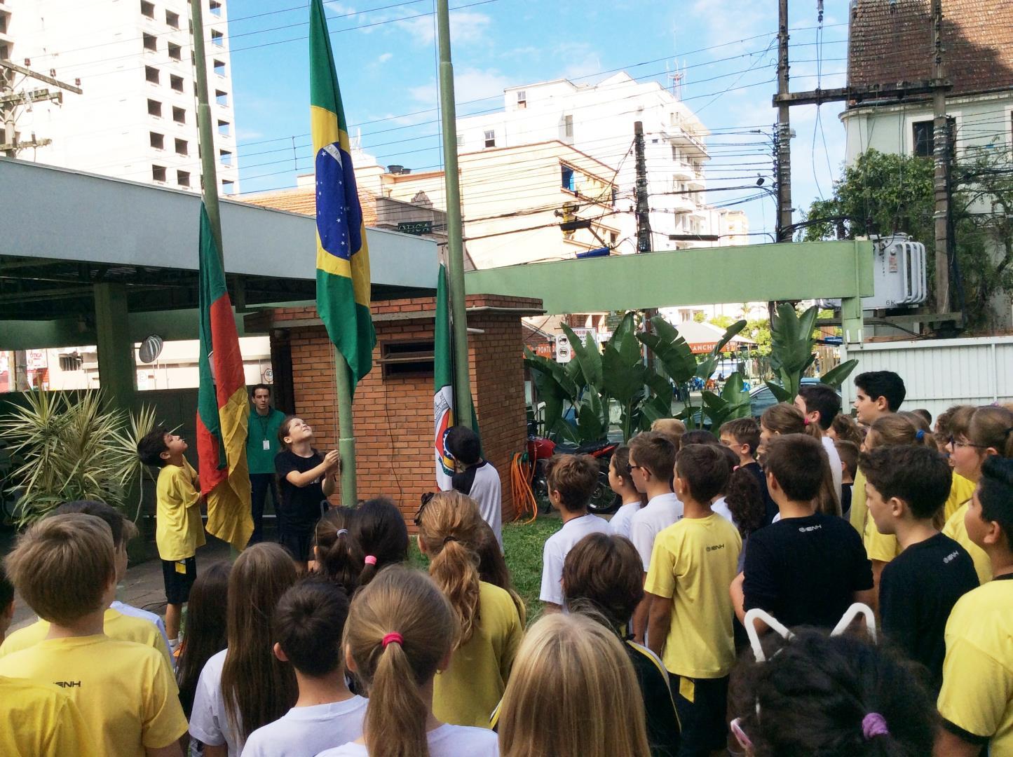 Momentos cívicos para homenagear Novo Hamburgo ocorrem no Oswaldo Cruz