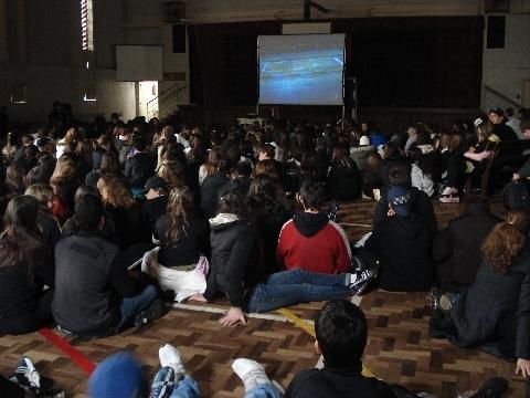 Alunos da Unidade Fundação Evangélica assistem a Abertura das Olimpíadas de Pequim