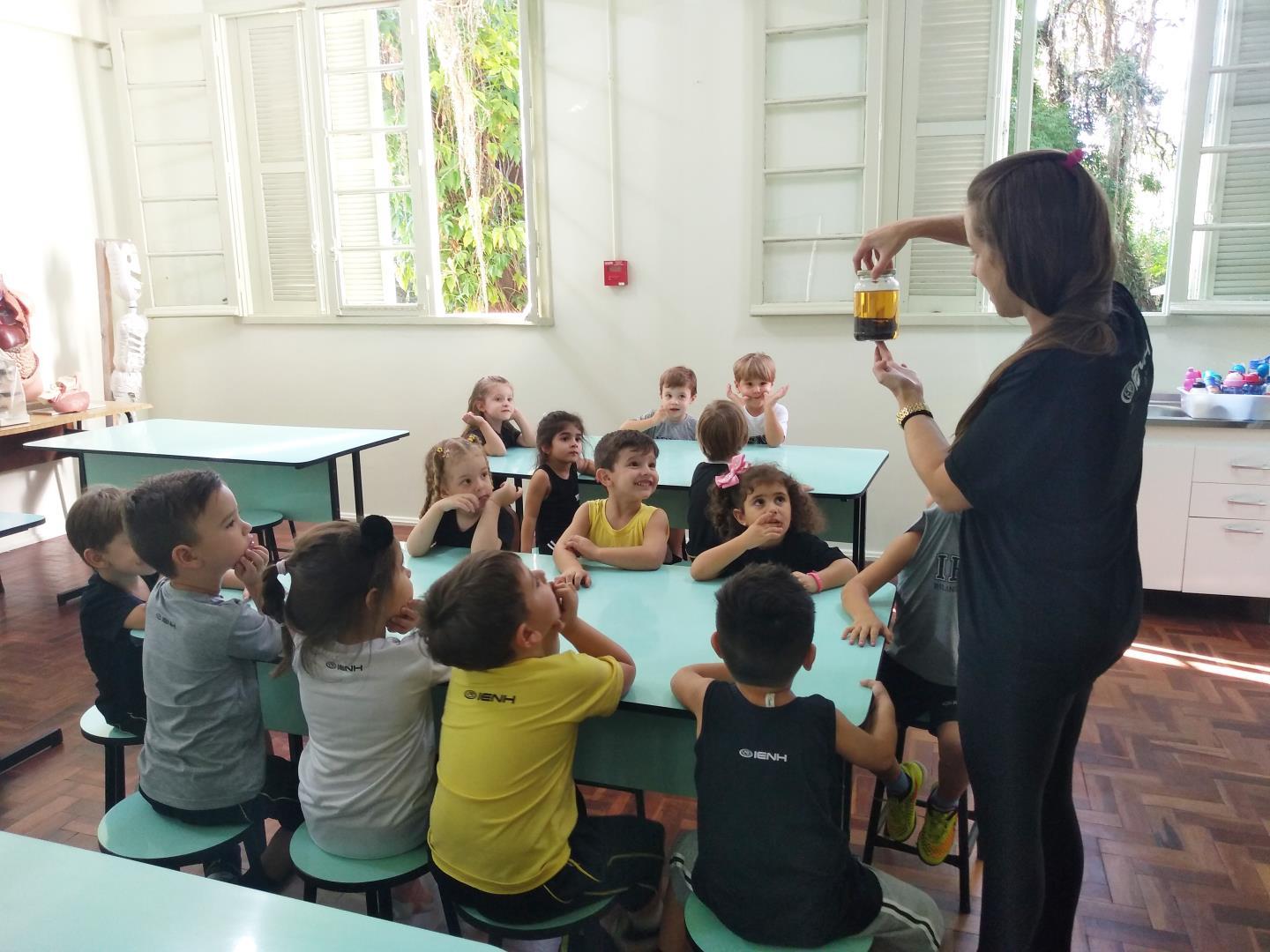 Natureza é objeto de estudos na pesquisa do Nível 3 da Educação Infantil Bilíngue