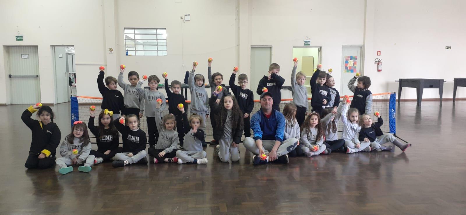 Níveis 5 recebem visita de pais de alunas em programação especial na Unidade Oswaldo Cruz Níveis 5 recebem visita de pais de alunas em programação especial na Unidade Oswaldo Cruz