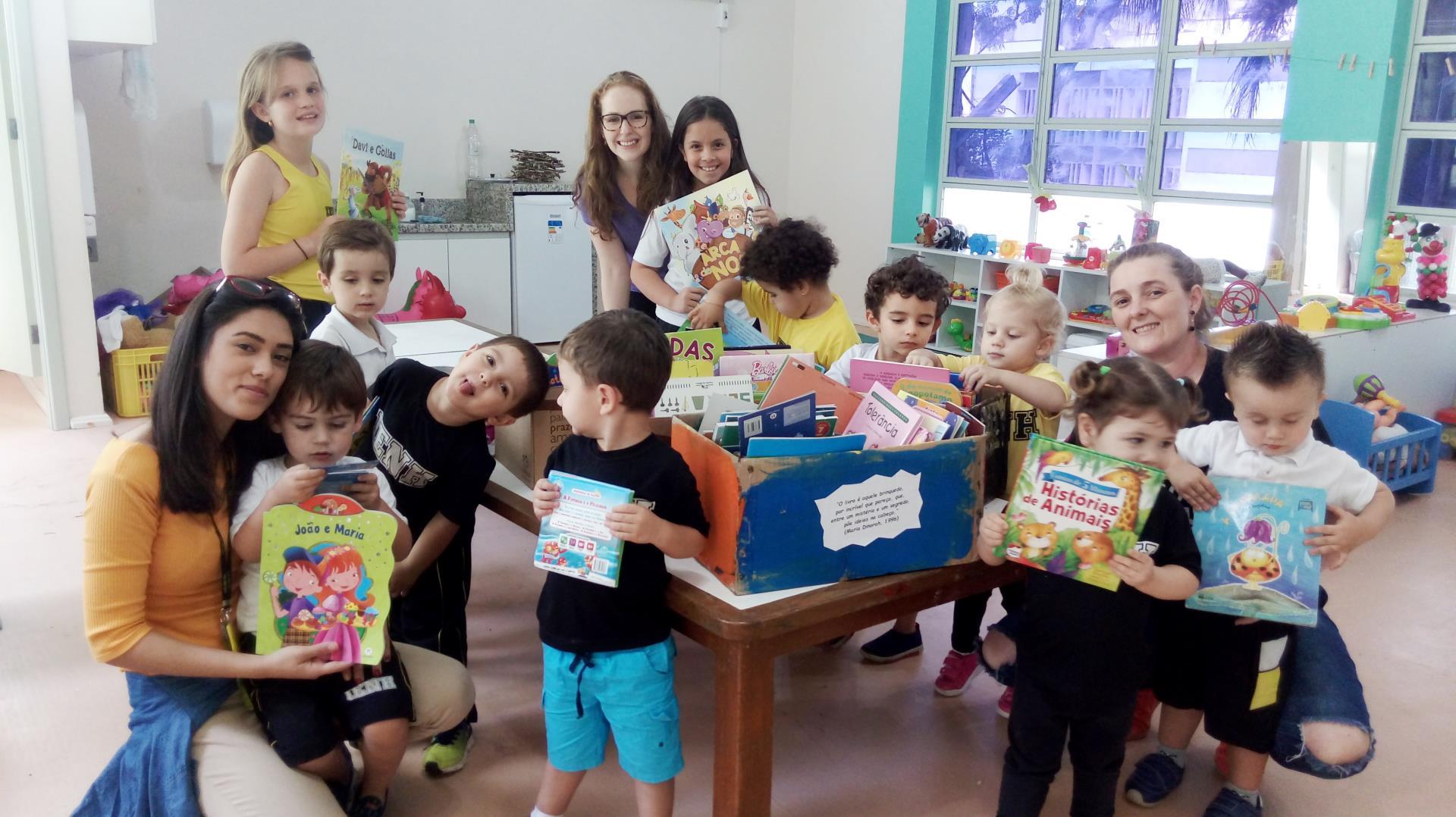 Nível 2B e Grêmio Estudantil arrecadam mais de 200 livros para doação