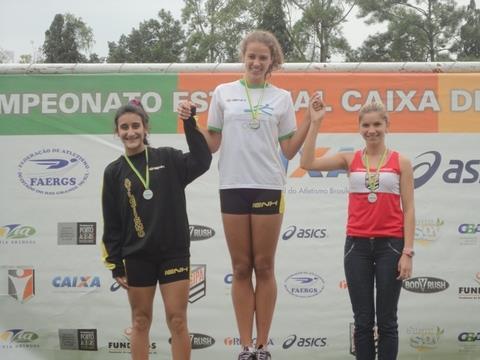 Atletismo da IENH fatura oito medalhas de ouro no estadual juvenil