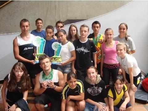 Equipe de Atletismo da IENH é campeã do School Games
