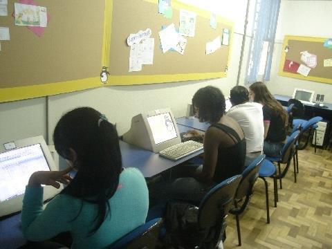 Unidade Oswaldo Cruz promove aulas de Informática para jovens atendidas pelo CECRIFE