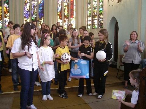 Grêmio Estudantil Oswaldo Cruz adquire bolas de vôlei e futebol