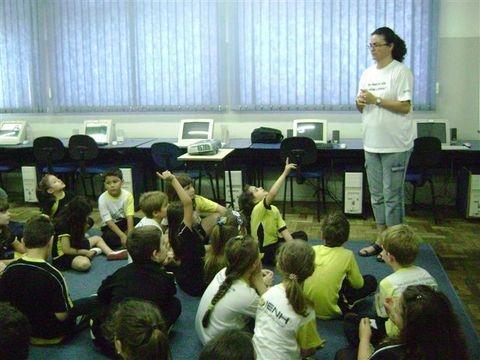 Estudantes discutem sobre o meio ambiente