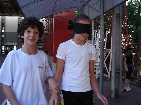 Alunos da 6ª série fazem atividade sobre confiança