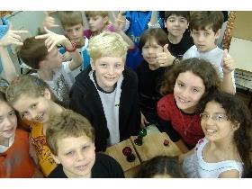 Alunos da Unidade Pindorama comemoram Dia da Criança aprendendo Matemática de um jeito diferente