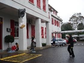 Estudantes do Ensino Médio da Fundação Evangélica têm aula prática de física