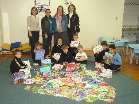 IENH adquire materiais da Inglaterra para o Currículo Bilíngüe