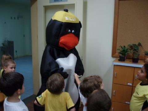 Alunos do Currículo Bilíngüe da Unidade Pindorama recebem primeira visita do Billy