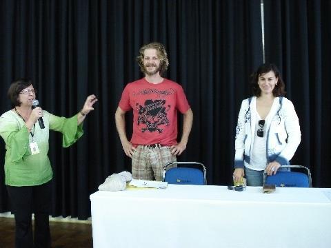 Alunos do Projeto do Ensino Fundamental da IENH recebem visita de atores globais