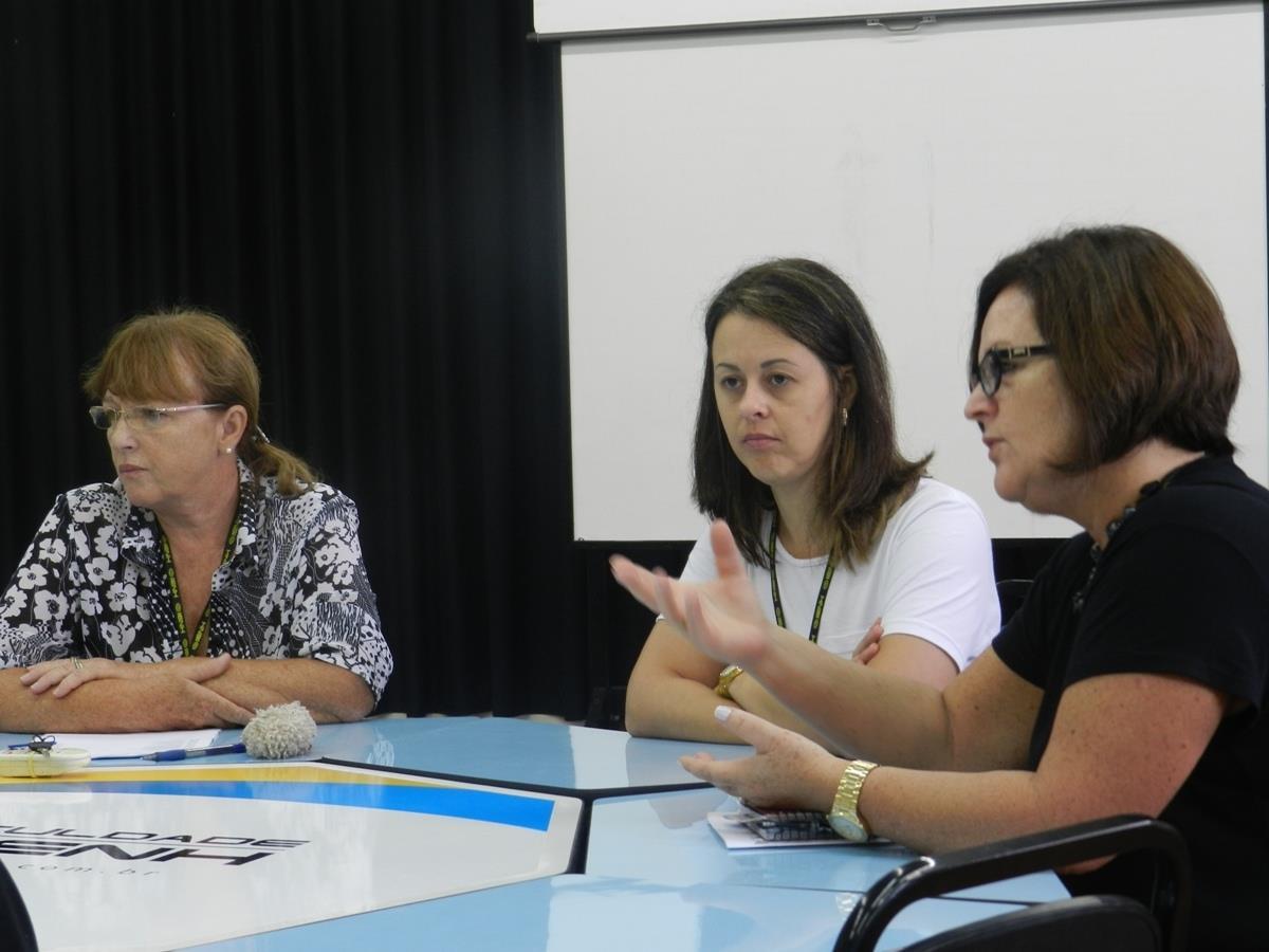 Novos alunos da Fundação Evangélica são recepcionados pelo Núcleo Pedagógico