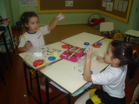 Alunos da Unidade Pindorama criam personagens com sucata