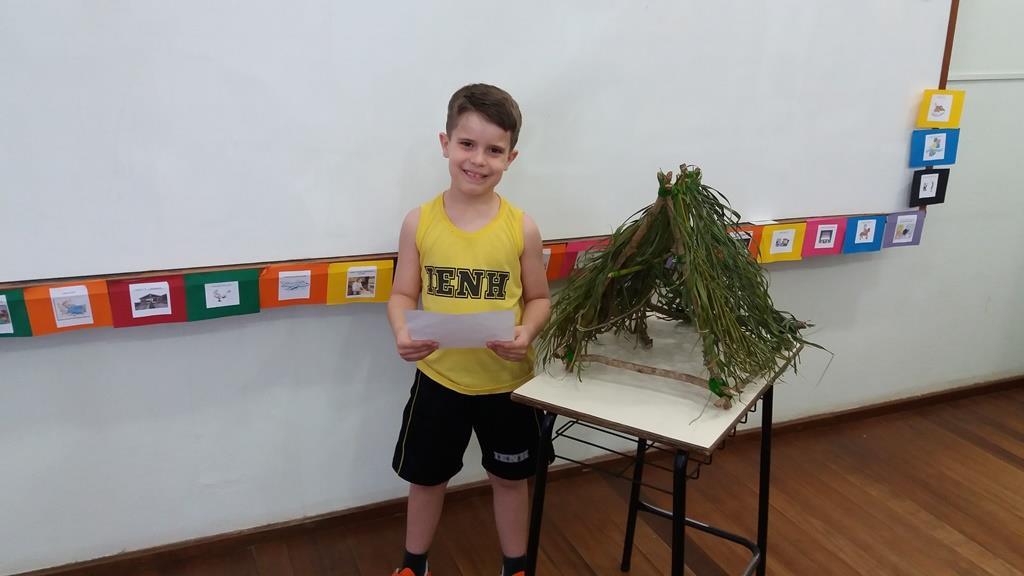 Oralidade em Inglês é desenvolvida com criação e apresentação de maquetes nos 2ºs anos Oralidade em Inglês é desenvolvida com criação e apresentação de maquetes nos 2ºs anos