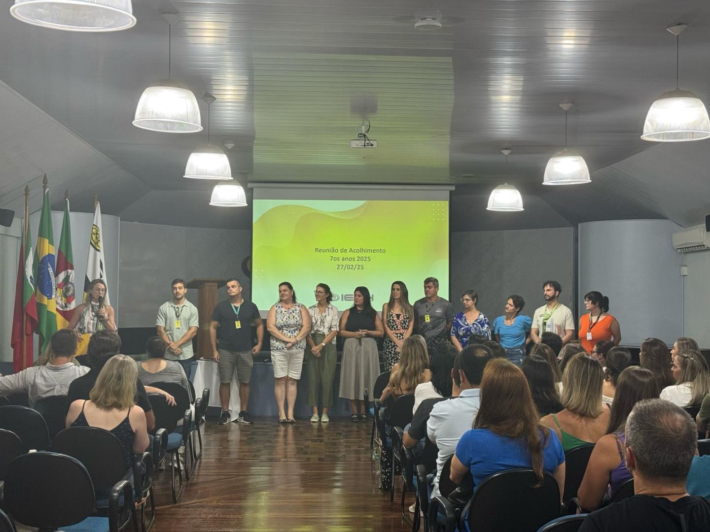 Pais de alunos das turmas de Year 7 participam de reunião na Unidade Fundação Evangélica 