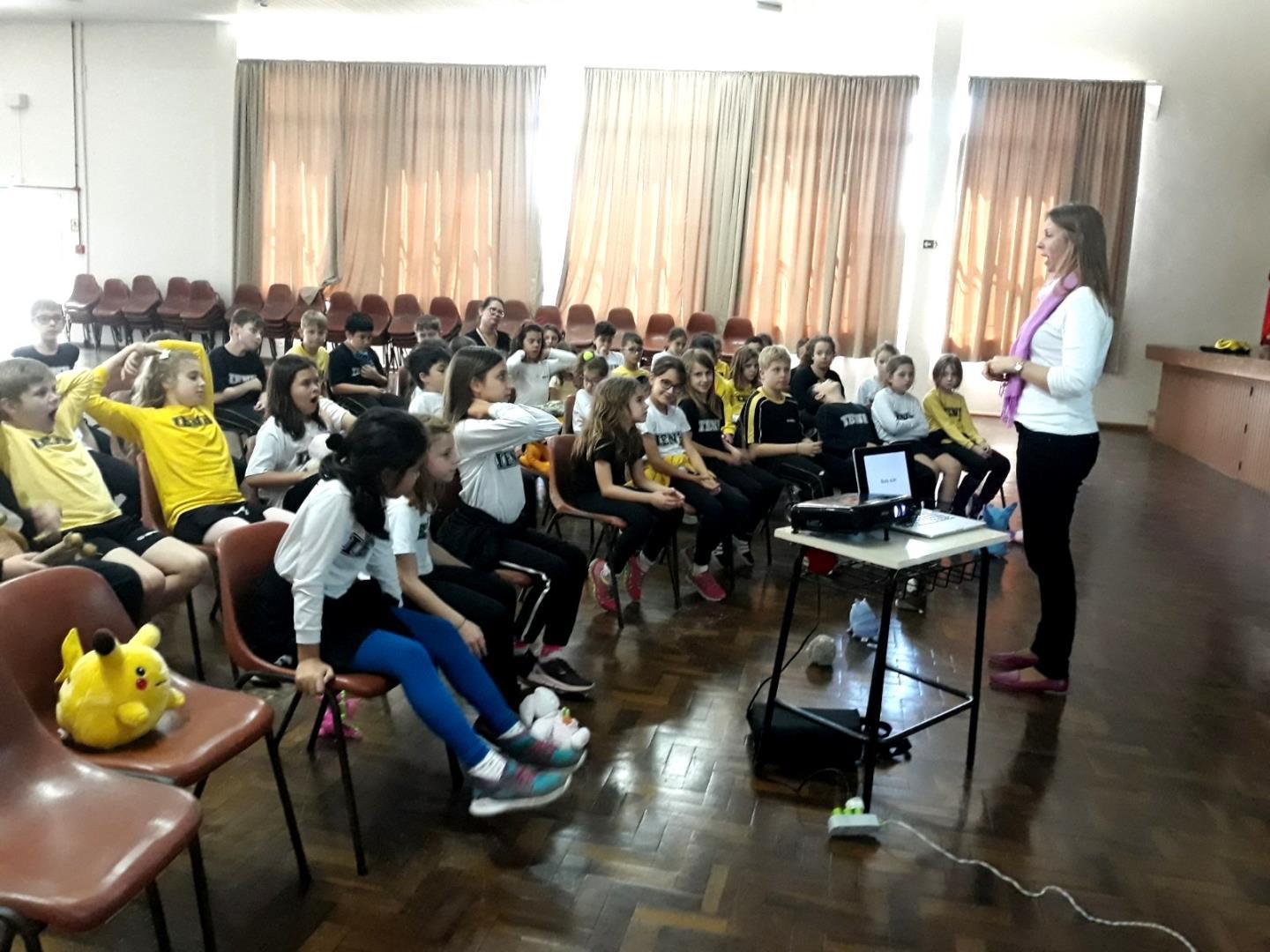 Palestra em inglês para aprender sobre emoções no Currículo Bilíngue Palestra em inglês para aprender sobre emoções no Currículo Bilíngue
